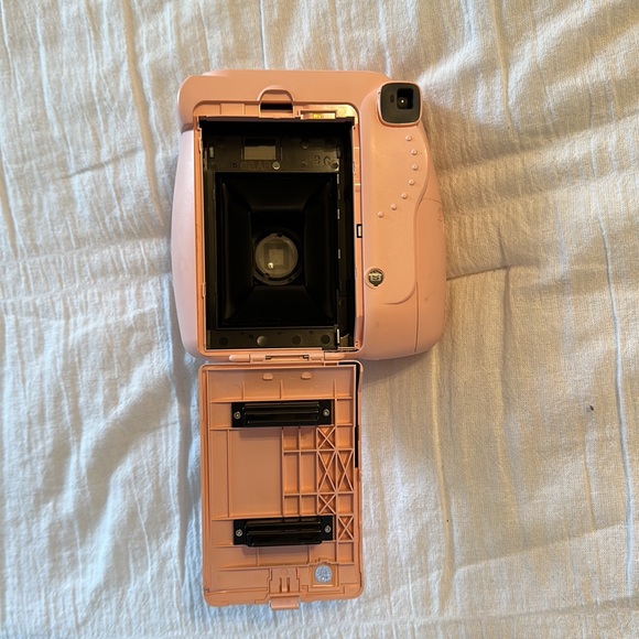 Fujifilm Instax Mini 8 Polaroid Camera - Picture 2 of 2